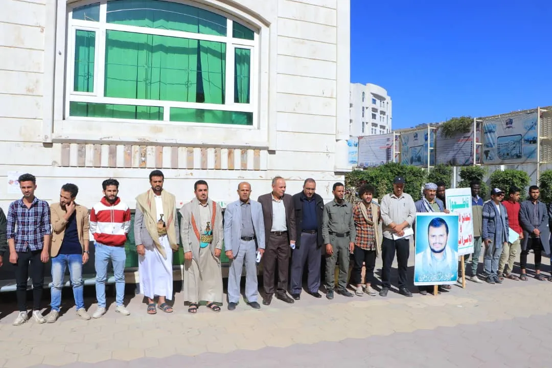 وقفة تضامنية لمنتسبي الجامعة الإماراتية الدولية مع الشعب الفلسطيني بعنوان "ثابتون مع غزّة العزّة بلا سقف ولا خطوط حمراء"