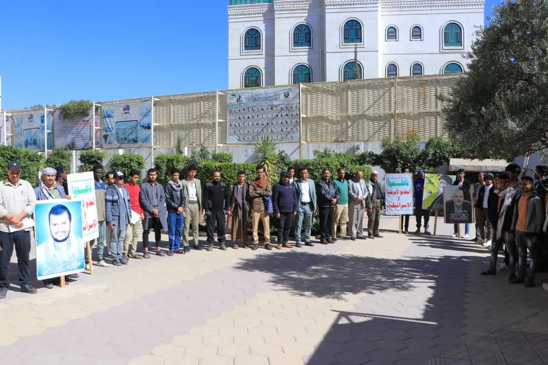 وقفة تضامنية لمنتسبي الجامعة الإماراتية الدولية مع الشعب الفلسطيني بعنوان "ثابتون مع غزّة العزّة بلا سقف ولا خطوط حمراء"