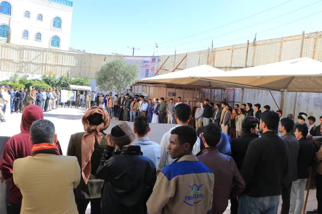 وقفة تضامنية لمنتسبي الجامعة الإماراتية الدولية مع الشعب الفلسطيني بعنوان "ثابتون مع غزّة العزّة بلا سقف ولا خطوط حمراء"