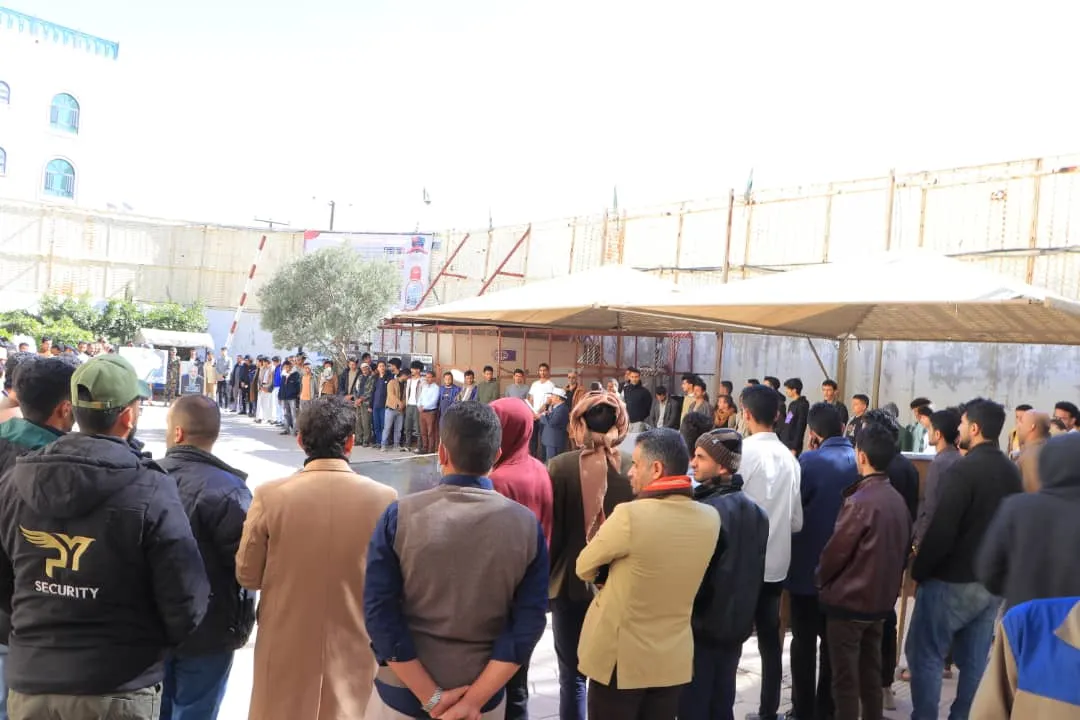 وقفة تضامنية لمنتسبي الجامعة الإماراتية الدولية مع الشعب الفلسطيني بعنوان "ثابتون مع غزّة العزّة بلا سقف ولا خطوط حمراء"