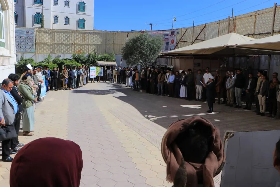 وقفة تضامنية لمنتسبي الجامعة الإماراتية الدولية مع الشعب الفلسطيني بعنوان "ثابتون مع غزّة العزّة بلا سقف ولا خطوط حمراء"