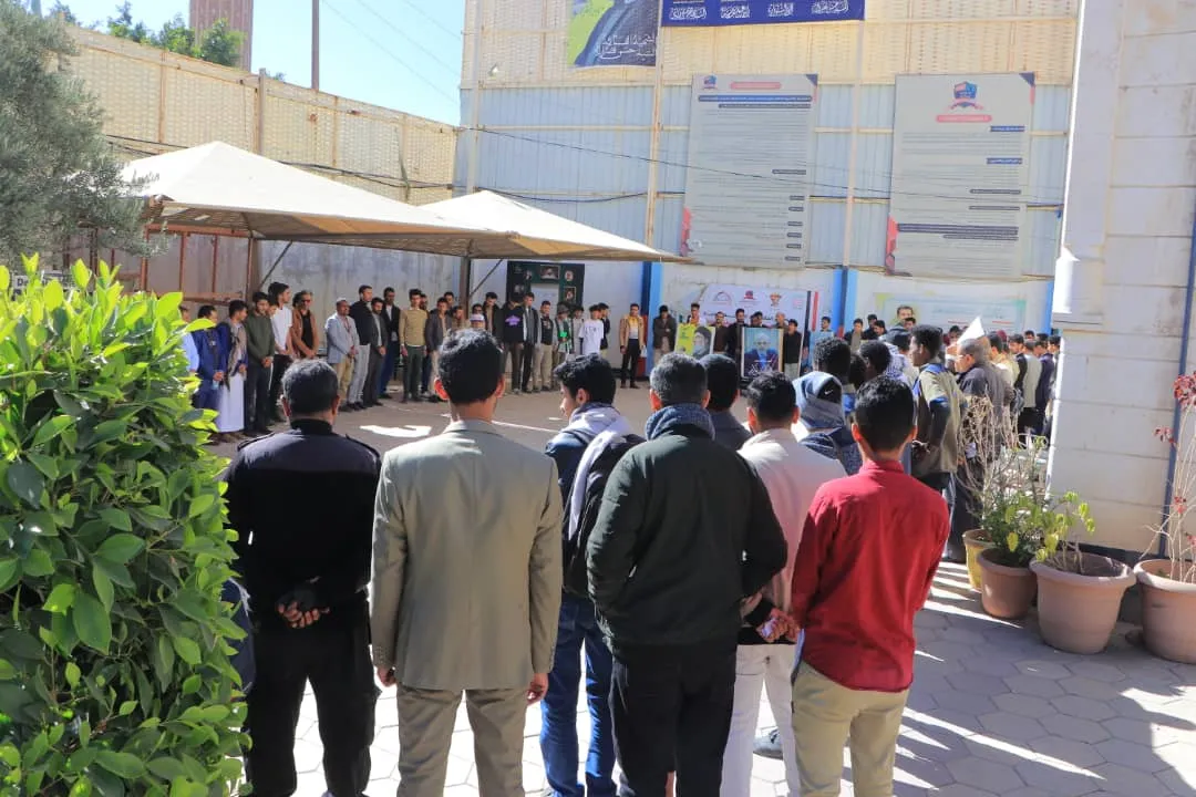 وقفة تضامنية لمنتسبي الجامعة الإماراتية الدولية مع الشعب الفلسطيني بعنوان "ثابتون مع غزّة العزّة بلا سقف ولا خطوط حمراء"