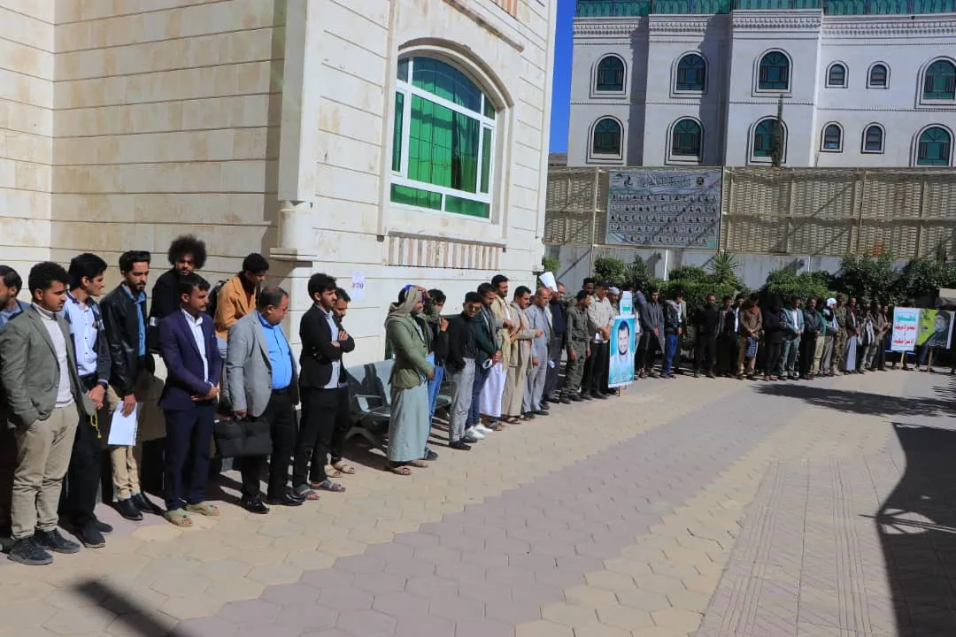 وقفة تضامنية لمنتسبي الجامعة الإماراتية الدولية مع الشعب الفلسطيني بعنوان "ثابتون مع غزّة العزّة بلا سقف ولا خطوط حمراء"
