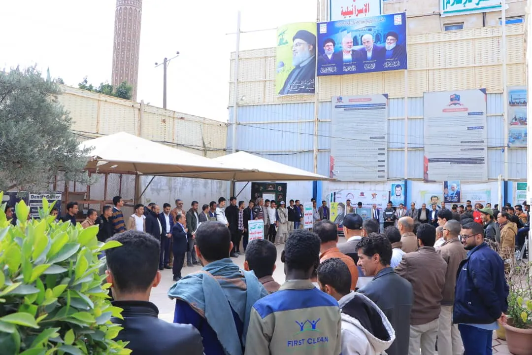 وقفة تضامنية لمنتسبي الجامعة الإماراتية الدولية مع الشعب الفلسطيني بعنوان "“ثابتون مع غزة .. بهويتنا الإيمانيّة ومسيرتنا القرآنية”