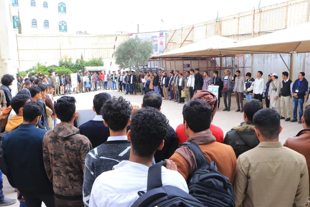 وقفة تضامنية لمنتسبي الجامعة الإماراتية الدولية مع الشعب الفلسطيني بعنوان "“ثابتون مع غزة .. بهويتنا الإيمانيّة ومسيرتنا القرآنية”