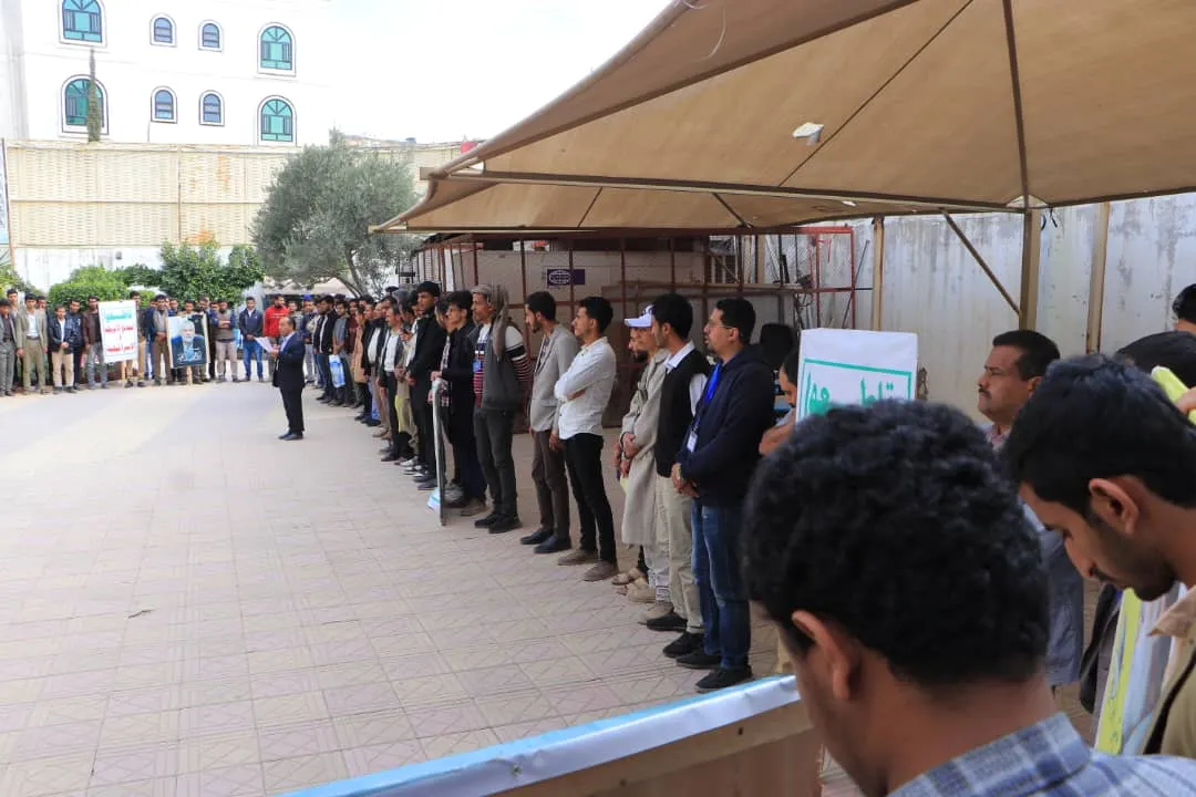 وقفة تضامنية لمنتسبي الجامعة الإماراتية الدولية مع الشعب الفلسطيني بعنوان "“ثابتون مع غزة .. بهويتنا الإيمانيّة ومسيرتنا القرآنية”
