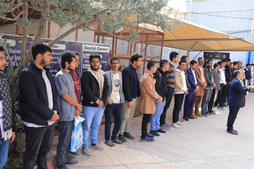 وقفة تضامنية لمنتسبي الجامعة الإماراتية الدولية مع الشعب الفلسطيني بعنوان "“ثابتون مع غزة .. بهويتنا الإيمانيّة ومسيرتنا القرآنية”