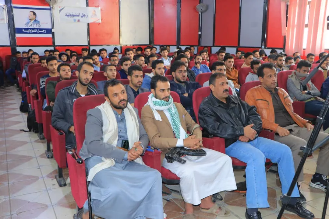 النائب الأول لرئيس الوزراء العلامة محمد مفتاح يطلع على سير دورات طوفان الأقصى بالجامعة الإماراتية بصنعاء