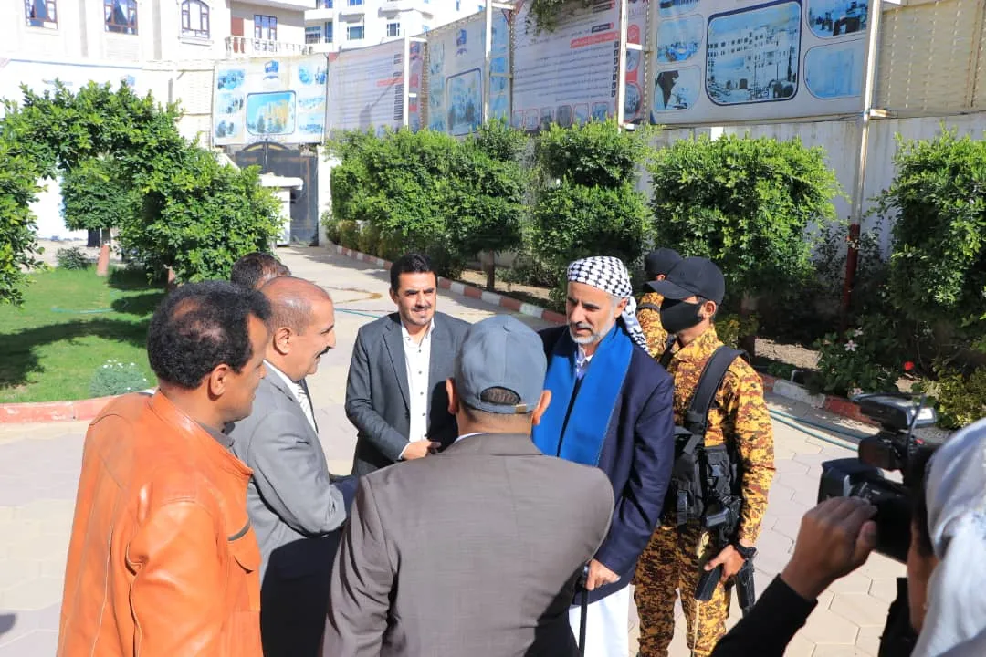 النائب الأول لرئيس الوزراء العلامة محمد مفتاح يطلع على سير دورات طوفان الأقصى بالجامعة الإماراتية بصنعاء