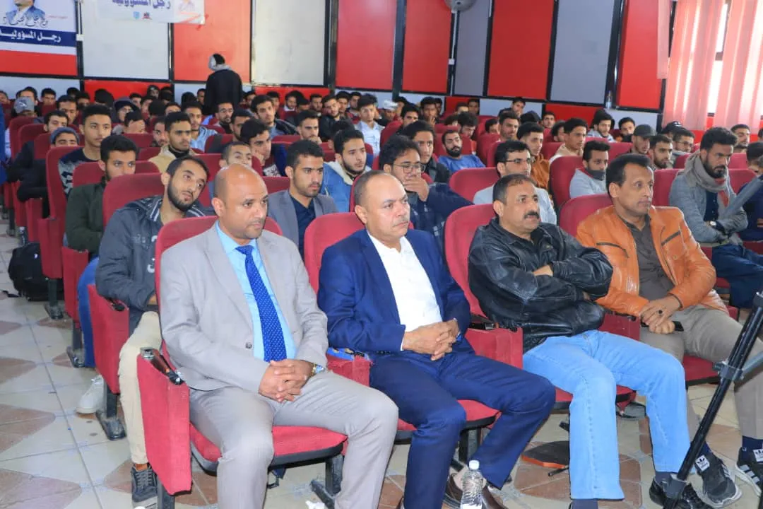 النائب الأول لرئيس الوزراء العلامة محمد مفتاح يطلع على سير دورات طوفان الأقصى بالجامعة الإماراتية بصنعاء
