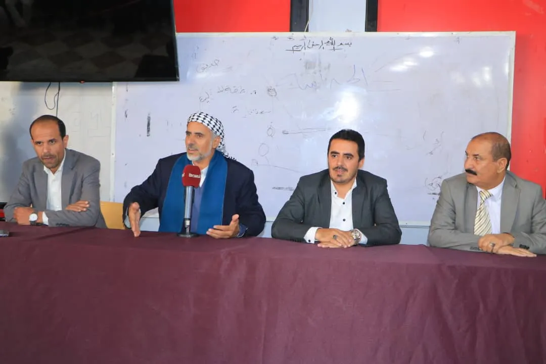 النائب الأول لرئيس الوزراء العلامة محمد مفتاح يطلع على سير دورات طوفان الأقصى بالجامعة الإماراتية بصنعاء
