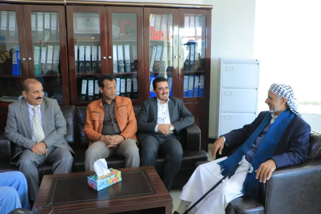 النائب الأول لرئيس الوزراء العلامة محمد مفتاح يطلع على سير دورات طوفان الأقصى بالجامعة الإماراتية بصنعاء
