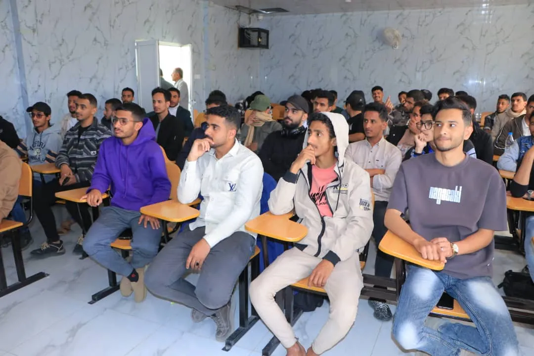 أمين عام الجامعة يتفقد سير الدورات التدريبية العلمية التخصصية لطلبة كليتي الطب والهندسة