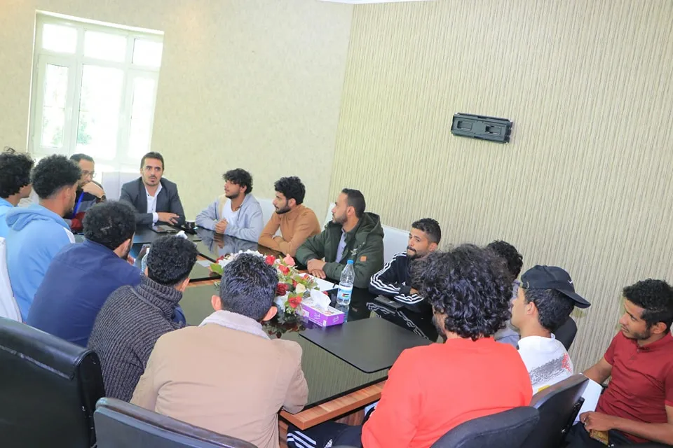 نائب رئيس الجامعة والأمين العام يلتقيان فريق الجامعة الأول لكرة القدم المشارك في البطولة الثانية للجامعات اليمنية على كأس فلسطين