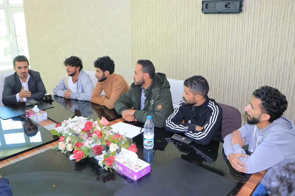 نائب رئيس الجامعة والأمين العام يلتقيان فريق الجامعة الأول لكرة القدم المشارك في البطولة الثانية للجامعات اليمنية على كأس فلسطين