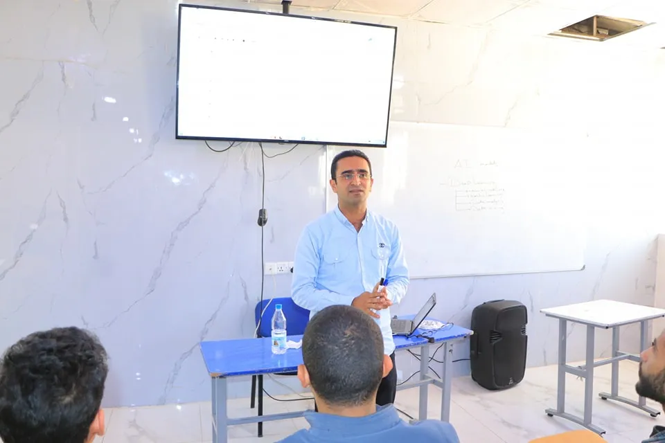 ورشة عمل عملية حول بناء وتدريب نماذج الذكاء الإصطناعي لطلبة قسم تكنولوجيا المعلومات المستوى الرابع