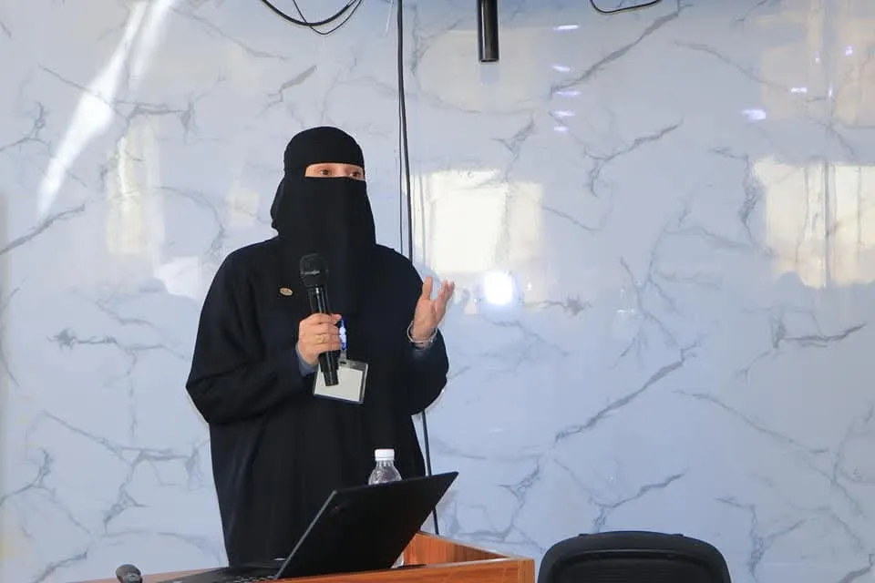 عمادة الدراسات العليا تنظم ندوة علمية حول تطبيقات الذكاء الإصطناعي في مجال الأعمال