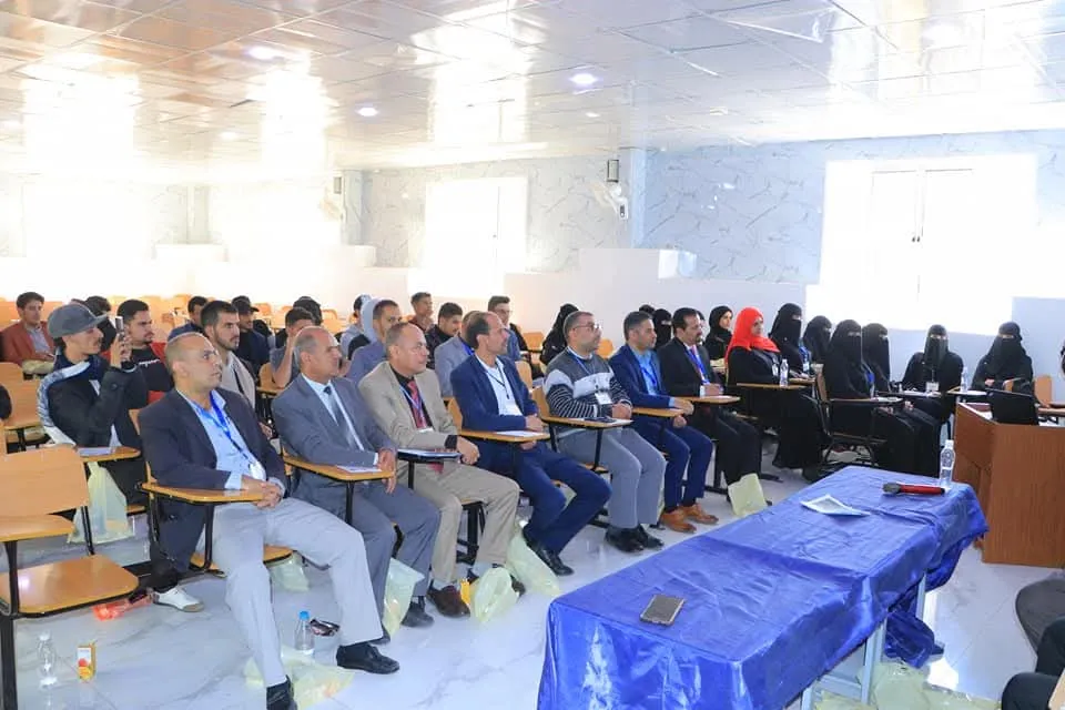 عمادة الدراسات العليا تنظم ندوة علمية حول تطبيقات الذكاء الإصطناعي في مجال الأعمال