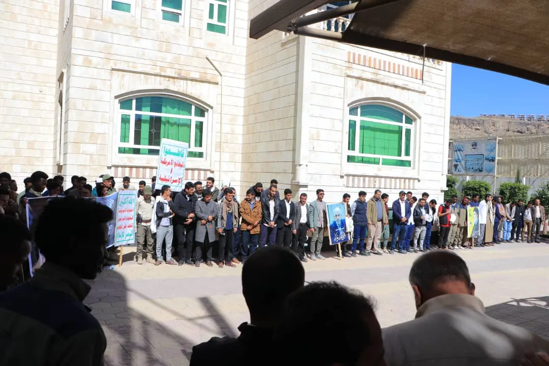 وقفة تضامنية بالجامعة الإماراتية الدولية تؤكد إستمرار دعم غزة والجاهزية لمواجهة أي عدوان على اليمن