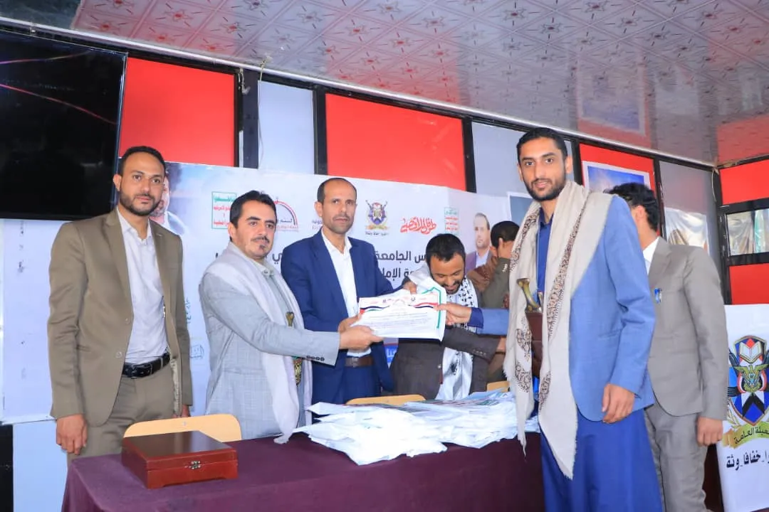 الجامعة الإماراتية تنظم فعالية لإحياء الذكرى السنوية للشهيد القائد ورجل المسؤولية وتكريم خريجي دورات طوفان الأقصى من طلبة الجامعة