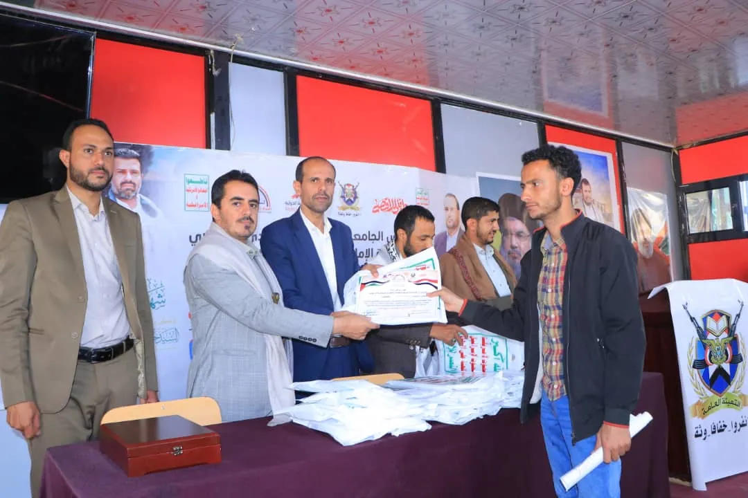 الجامعة الإماراتية تنظم فعالية لإحياء الذكرى السنوية للشهيد القائد ورجل المسؤولية وتكريم خريجي دورات طوفان الأقصى من طلبة الجامعة