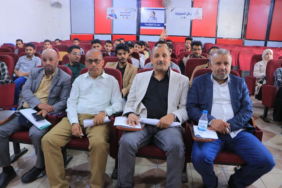 قيادة الجامعة تلتقي أوائل الدفع والمندوبين في مختلف أقسام كلية الهندسة وتكنولوجيا المعلومات بالجامعة