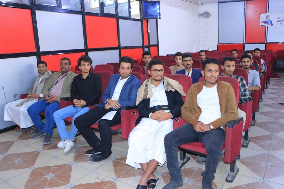 قيادة الجامعة تلتقي أوائل الدفع والمندوبين في مختلف أقسام كلية الهندسة وتكنولوجيا المعلومات بالجامعة