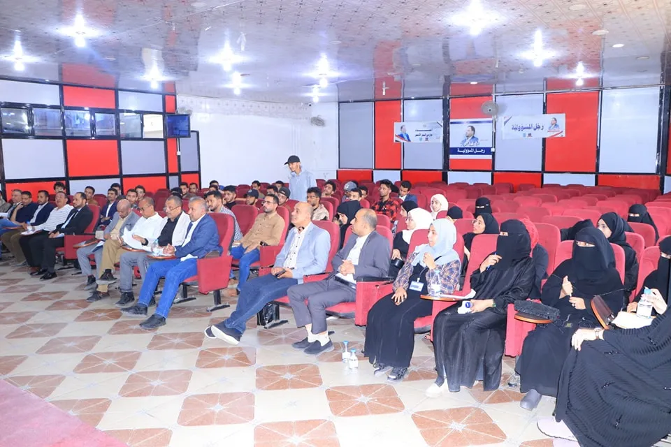 قيادة الجامعة تلتقي أوائل الدفع والمندوبين في مختلف أقسام كلية الهندسة وتكنولوجيا المعلومات بالجامعة