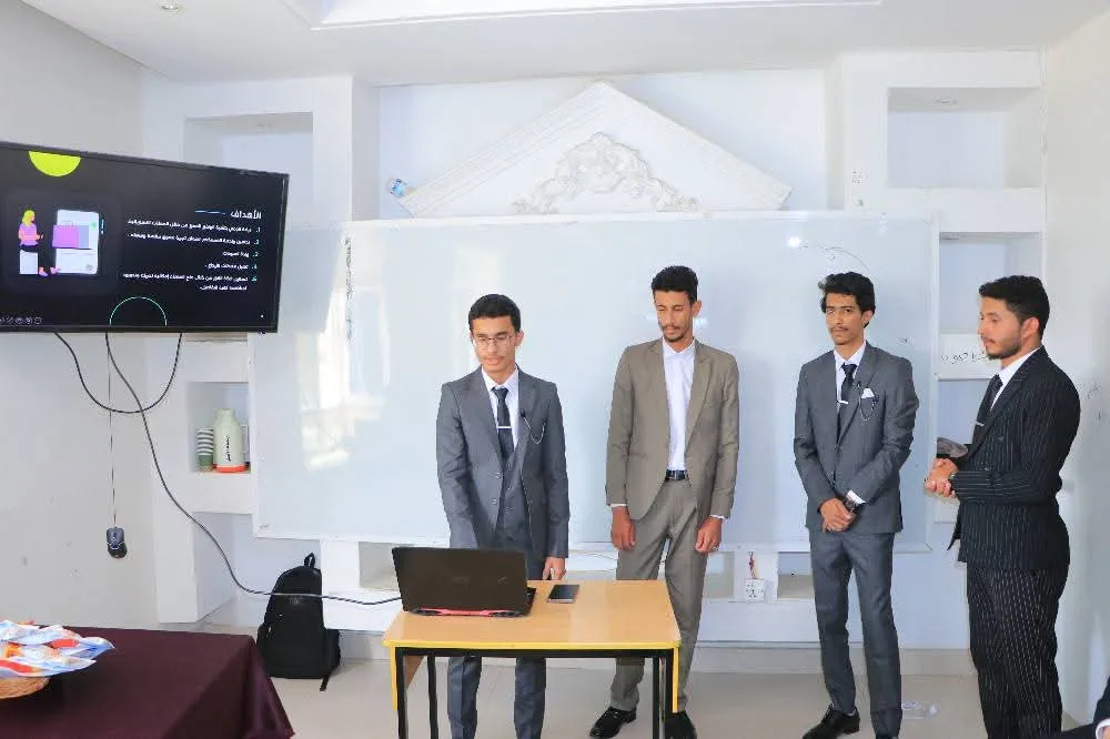تدشين مناقشة مشاريع التخرج لطلبة كلية الهندسة وتكنولوجيا المعلومات للعام الجامعي 1446ه‍ الموافق 2024ـ2025م