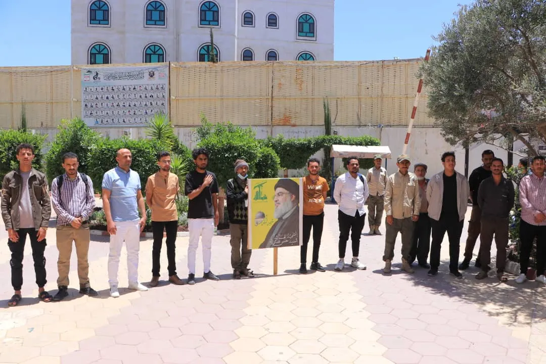 وقفة تضامنية بالجامعة الإماراتية الدولية تؤكد إستمرار دعم غزة والجاهزية لمواجهة أي عدوان على اليمن