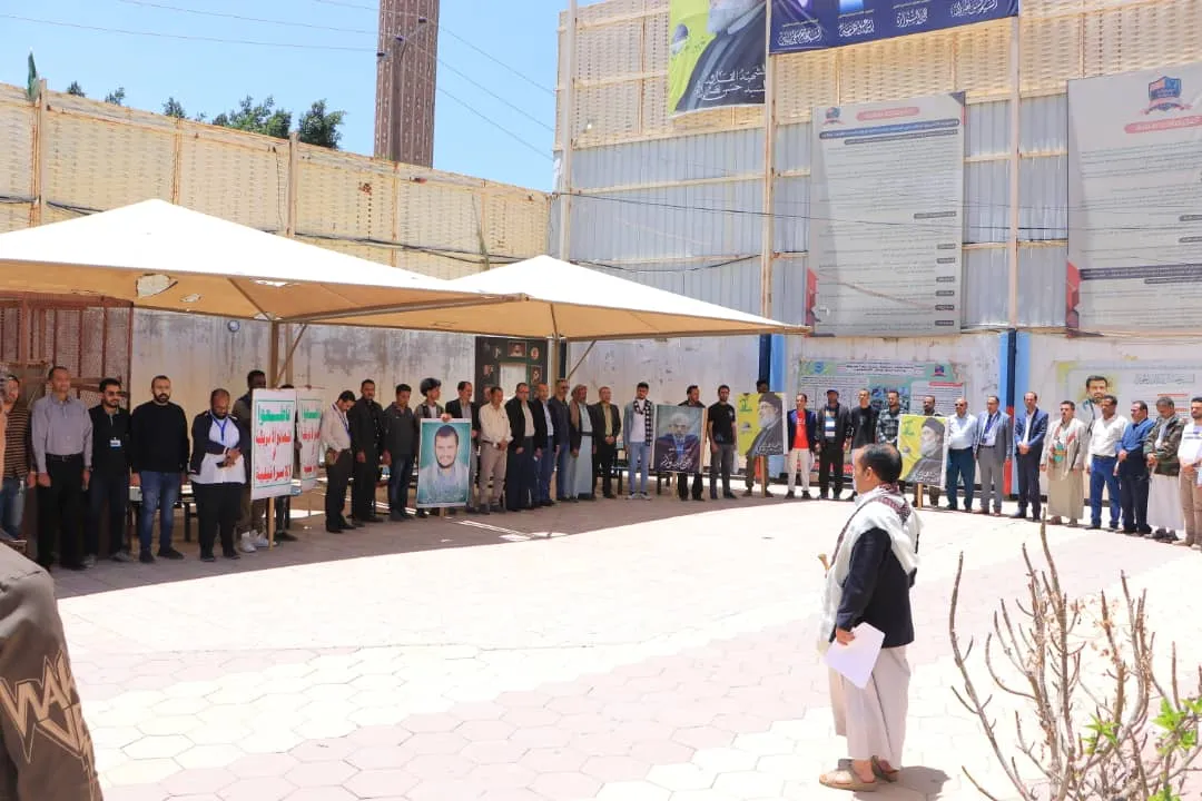 وقفة تضامنية بالجامعة الإماراتية الدولية تؤكد إستمرار دعم غزة والجاهزية لمواجهة أي عدوان على اليمن