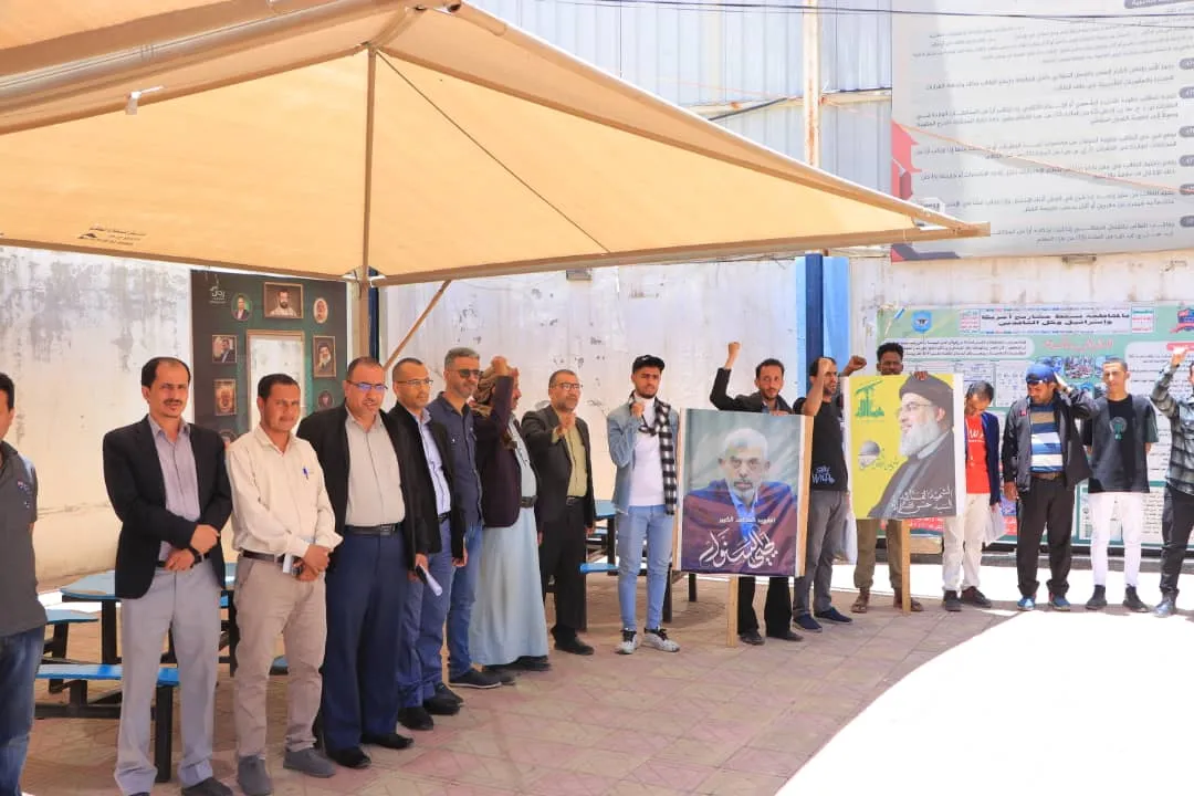 وقفة تضامنية بالجامعة الإماراتية الدولية تؤكد إستمرار دعم غزة والجاهزية لمواجهة أي عدوان على اليمن