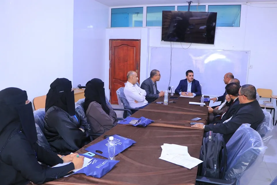 قيادة الجامعة الإماراتية الدولية تعقد لقاءً موسعاً مع كادر كلية العلوم الإدارية والمالية لمتابعة سير العملية التعليمية والاستعداد للعام الجامعي 1447هـ