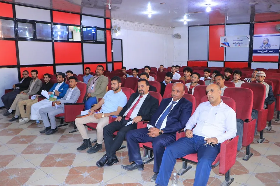 قيادة الجامعة الإماراتية الدولية تلتقي بأوائل الدفع والمندوبين في كلية العلوم الإدارية والمالية لتعزيز مسيرة التميز الأكاديمي