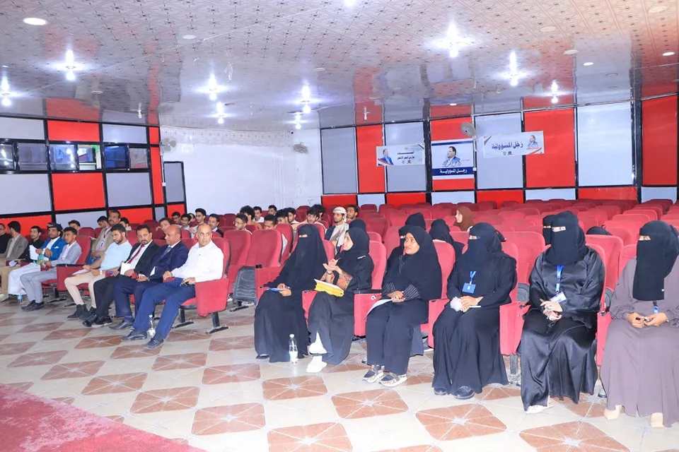 قيادة الجامعة الإماراتية الدولية تلتقي بأوائل الدفع والمندوبين في كلية العلوم الإدارية والمالية لتعزيز مسيرة التميز الأكاديمي