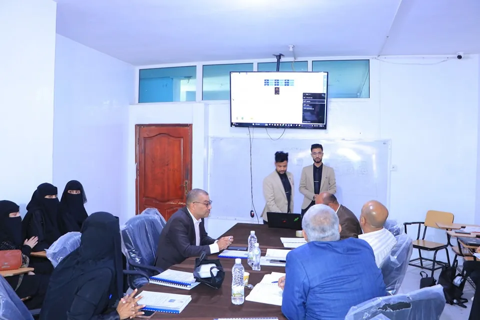 إستمرار مناقشة أبحاث التخرج لطلبة كلية العلوم الإدارية والمالية لليوم الثاني على التوالي