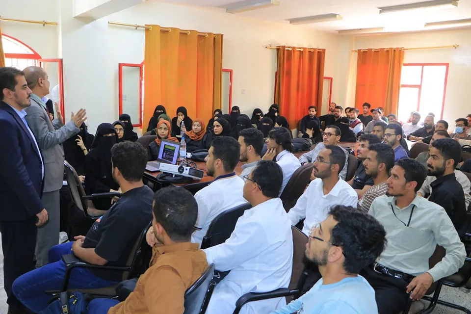 أمين عام الجامعة وعميد كلية الطب يزوران مستشفى الثورة ويلتقيان رئيس الهيئة لبحث سبل التعاون المشترك وتفقد تدريب الطلبة