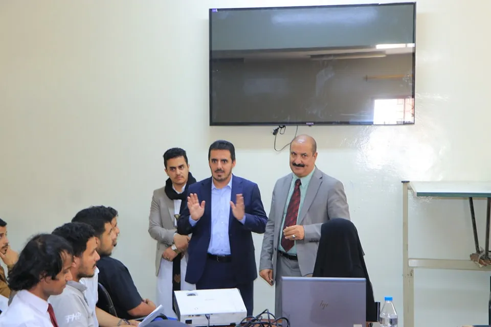 أمين عام الجامعة وعميد كلية الطب يزوران مستشفى الثورة ويلتقيان رئيس الهيئة لبحث سبل التعاون المشترك وتفقد تدريب الطلبة