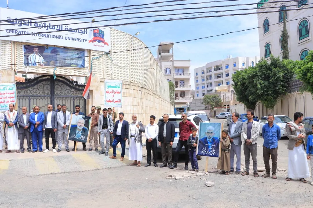 The Emirates International University organizes a solidarity stand under the slogan "With Gaza and Palestine in the face of murderers and arrogant people" and declares its disavowal of the traitors and agents of "America and Israel" spies.