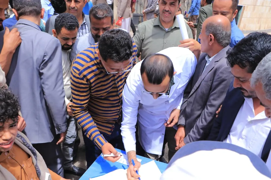 The Emirates International University organizes a solidarity stand under the slogan "With Gaza and Palestine in the face of murderers and arrogant people" and declares its disavowal of the traitors and agents of "America and Israel" spies.