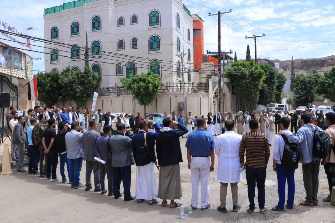 The Emirates International University organizes a solidarity stand under the slogan "With Gaza and Palestine in the face of murderers and arrogant people" and declares its disavowal of the traitors and agents of "America and Israel" spies.