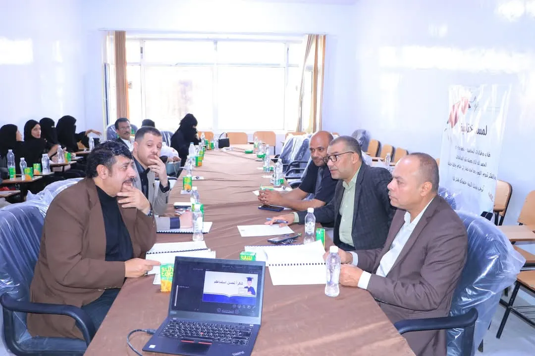 Discussions of graduation projects for students of the College of Administrative and Financial Sciences continue for the second week.