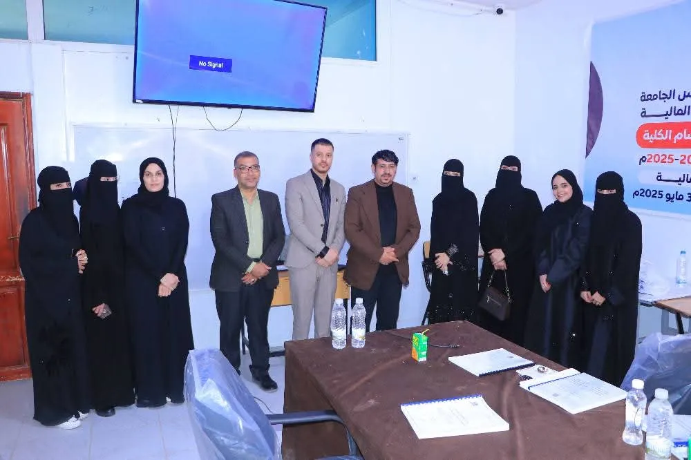 Discussions of graduation projects for students of the College of Administrative and Financial Sciences continue for the second week.