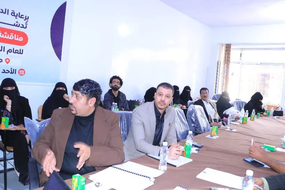 Discussions of graduation projects for students of the College of Administrative and Financial Sciences continue for the second week.