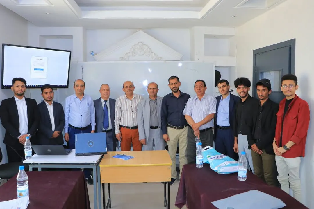 إستمرار مناقشة مشاريع التخرج لطلبة كلية الهندسة وتكنولوجيا المعلومات بالجامعة للعام الجامعي 1446ه‍