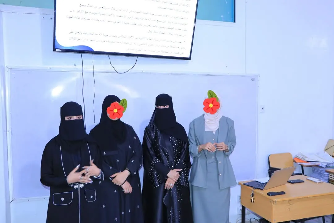 إستمرار مناقشة أبحاث التخرج لطلبة كلية العلوم الإدارية والمالية