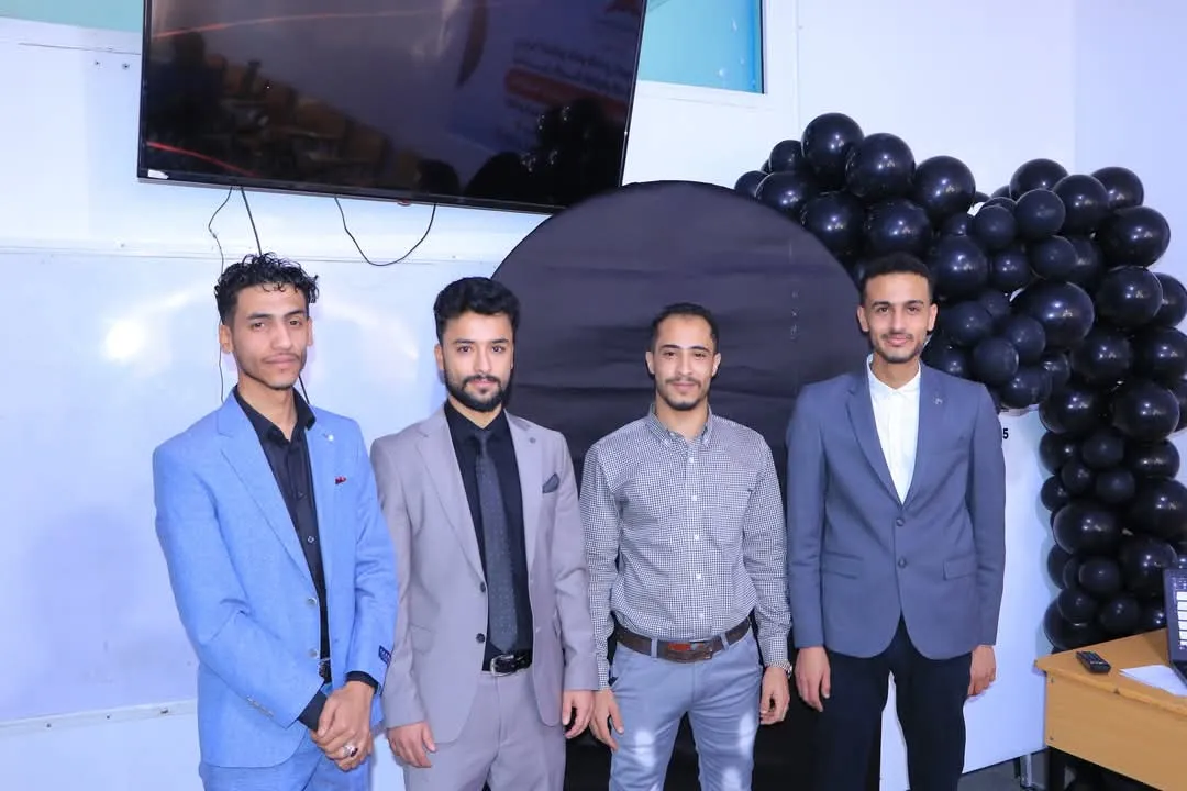 إستمرار مناقشة أبحاث التخرج لطلبة كلية العلوم الإدارية والمالية