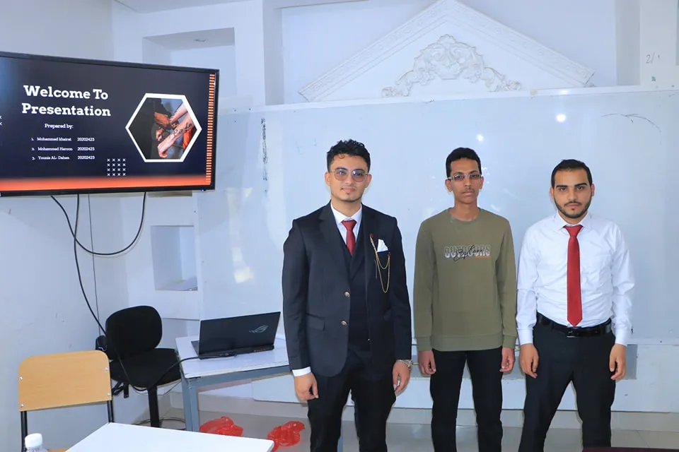 مناقشة مشاريع تخرج نوعية لطلبة أمن المعلومات تعكس تميّز مخرجات الجامعة الأكاديمية