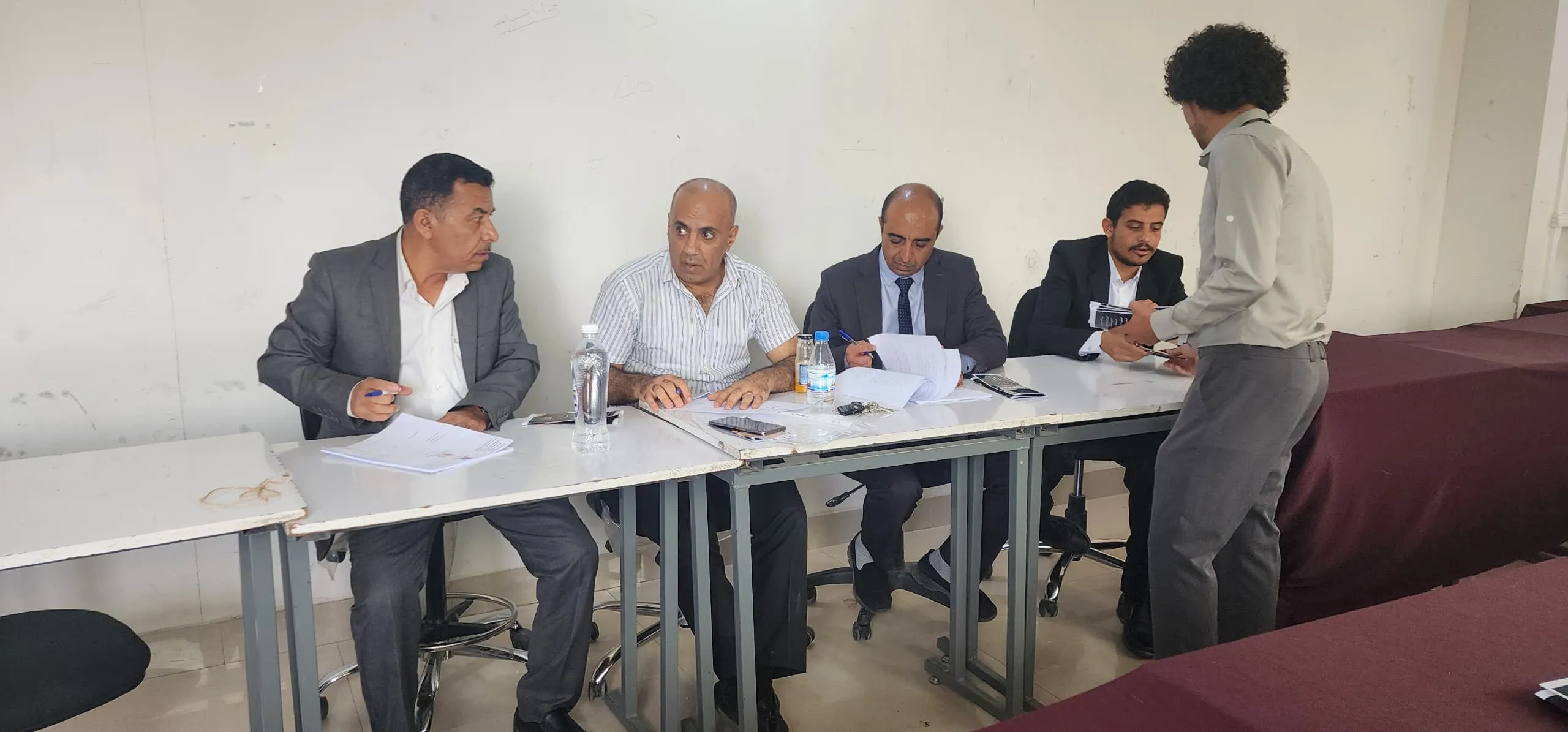 إستمرار مناقشة مشاريع التخرج لطلبة كلية الهندسة وتكنولوجيا المعلومات بالجامعة للعام الجامعي 1446ه‍
