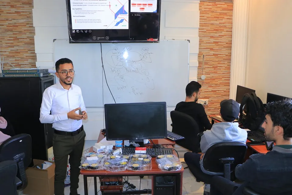 تدشين الدورة التدريبية حول تطبيقات الذكاء الإصطناعي في الروبوتات وإنترنت الأشياء بإستخدام لغة البايثون